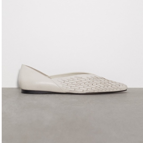 NWT. Zara Ecru Leather Ballet Flats. Size 9. - Picture 7 of 11